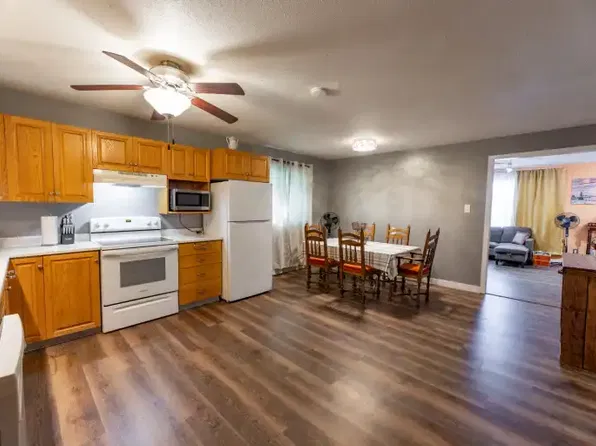 158 Meadow Dr #1A, Hinton, AB T7V 1N7