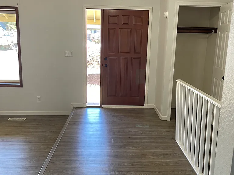 759 NE 4th Pl — Photo 8