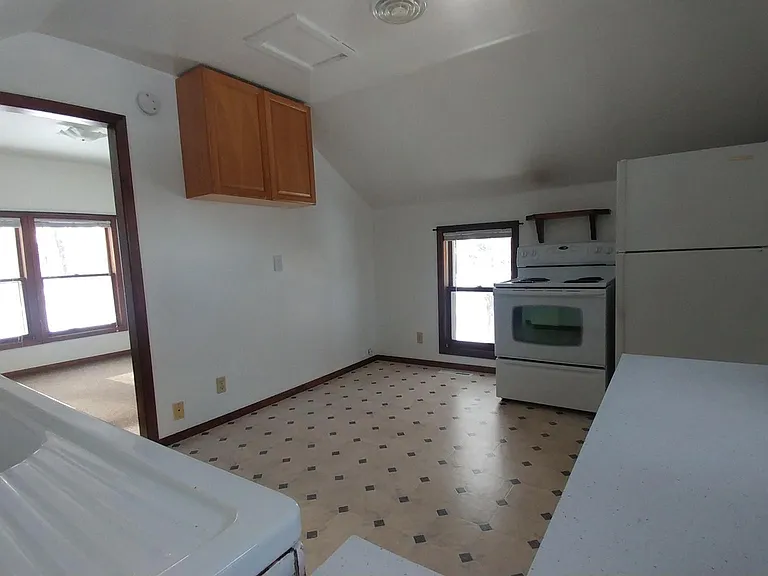Kitchen comes with fridge and oven