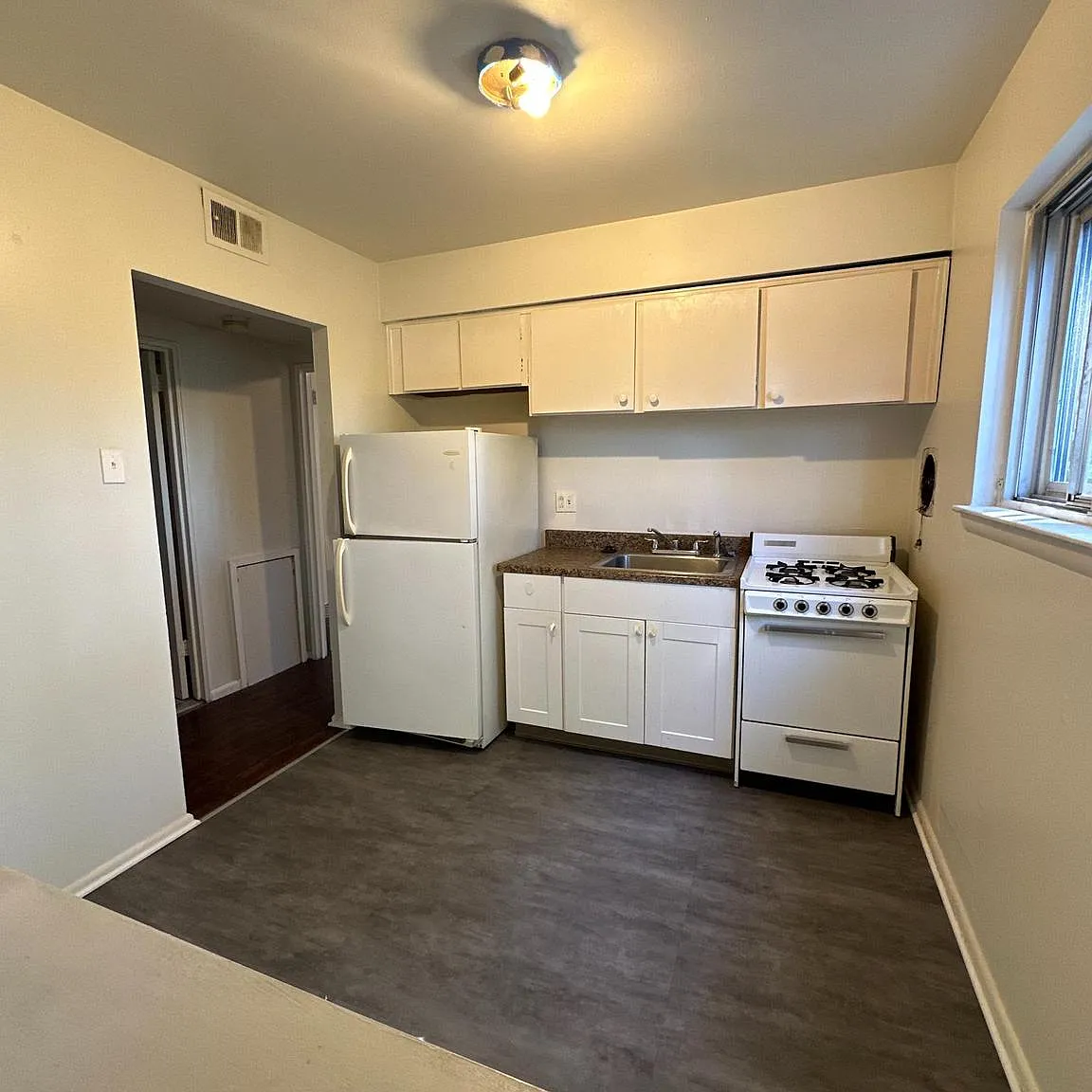 1 bed, 7740 sqft, $1,125 — Photo 2