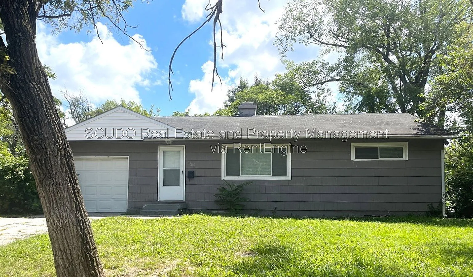 3 bed, 1.0 bath, 888 sqft, $1,200 — Photo 1