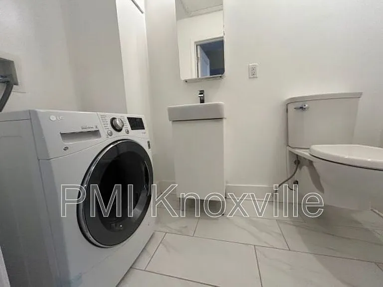 523 N Bertrand St #205 — Photo 17