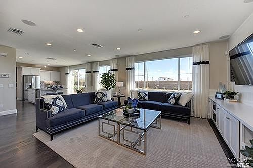 4th image of 213 Water Lily Cir