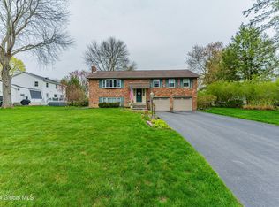 1176 Fernwood Dr, Niskayuna, NY 12309