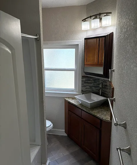 320 S Riverside Dr — Photo 13