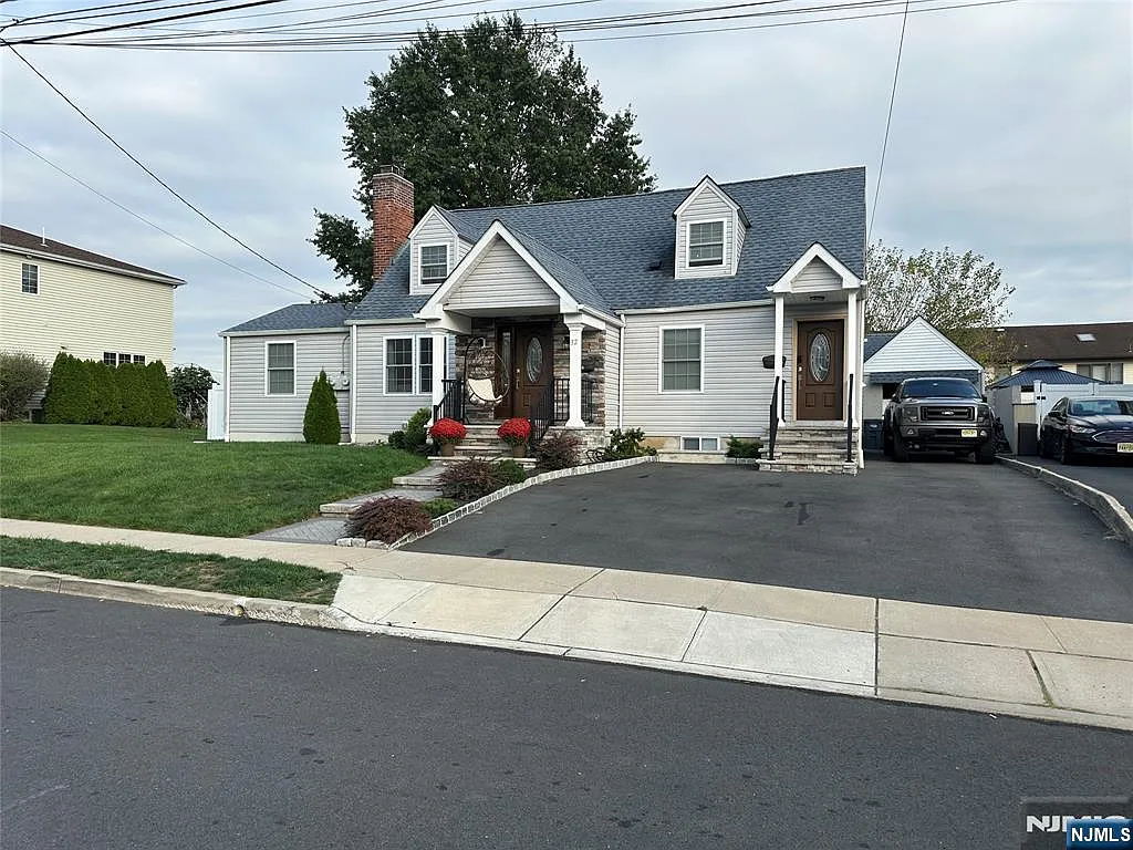 2 bed, 1.0 bath, $2,800 — Photo 2
