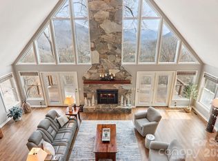 208 Buckeye Rd, Maggie Valley, NC 28751
