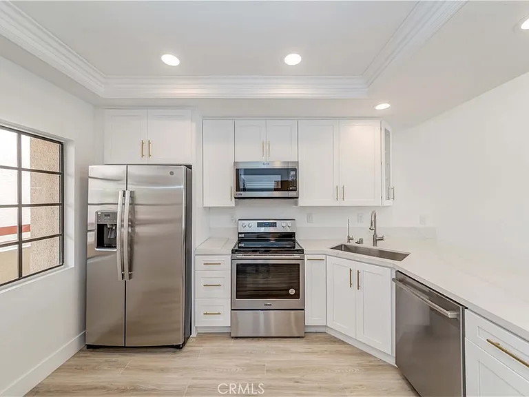 941 W Carson St #306 — Photo 9