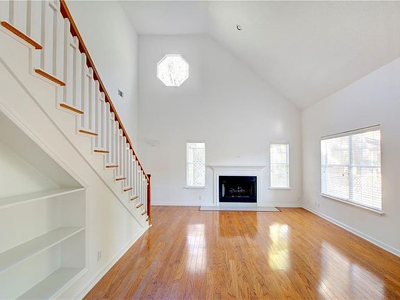 4th image of 31 Hidden Oaks Ln