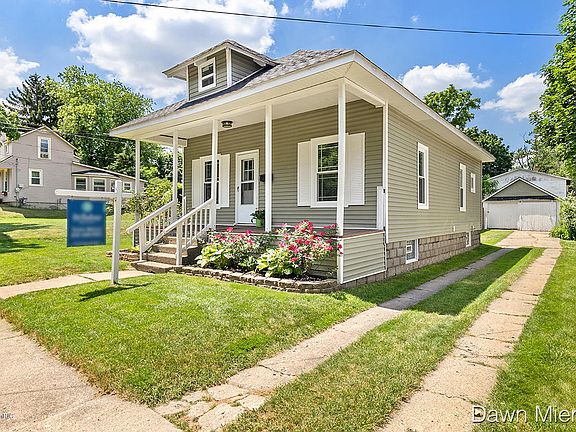 2nd image of 2027 Prospect Ave NE