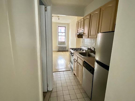 3rd image of 66 Lafayette Ave #2F