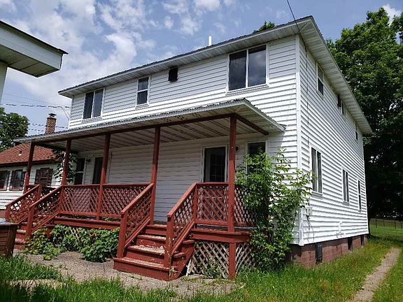 2nd image of 504 Blossom St
