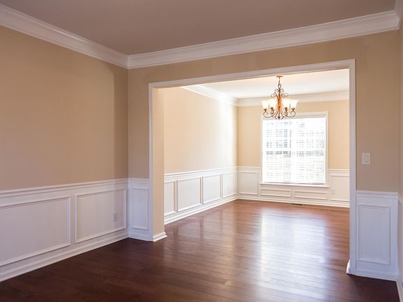 Large living room leading in dinning room