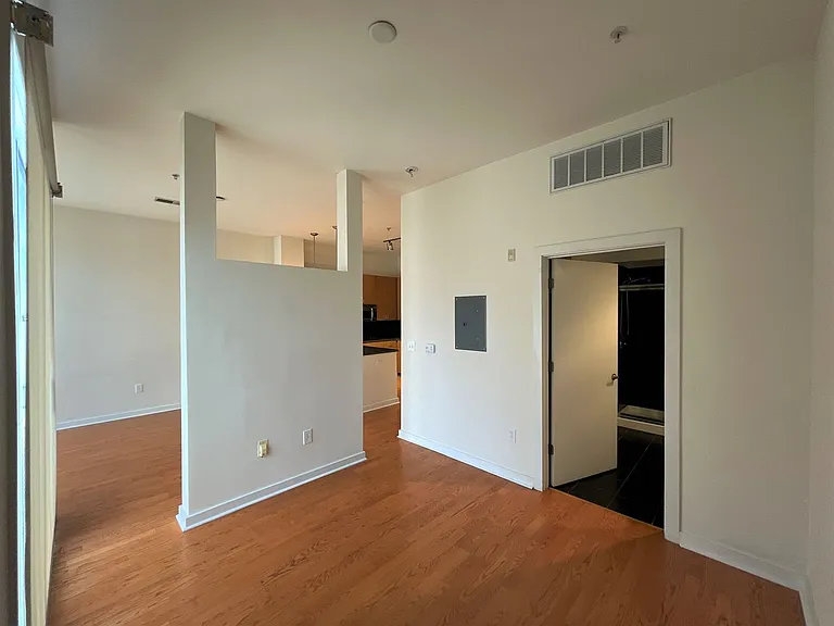 525 E 6th St #301 — Photo 8