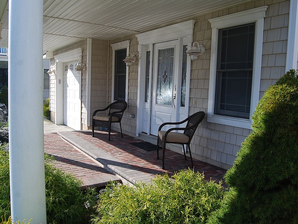 2nd image of 330 44th St S