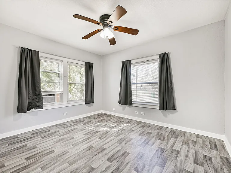 1021 Maple St — Photo 13