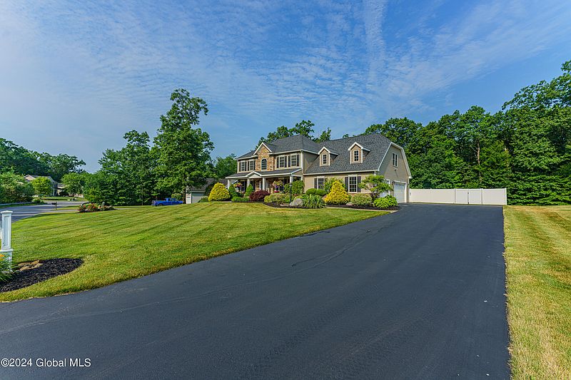 5th image of 24 Stone Crest Drive