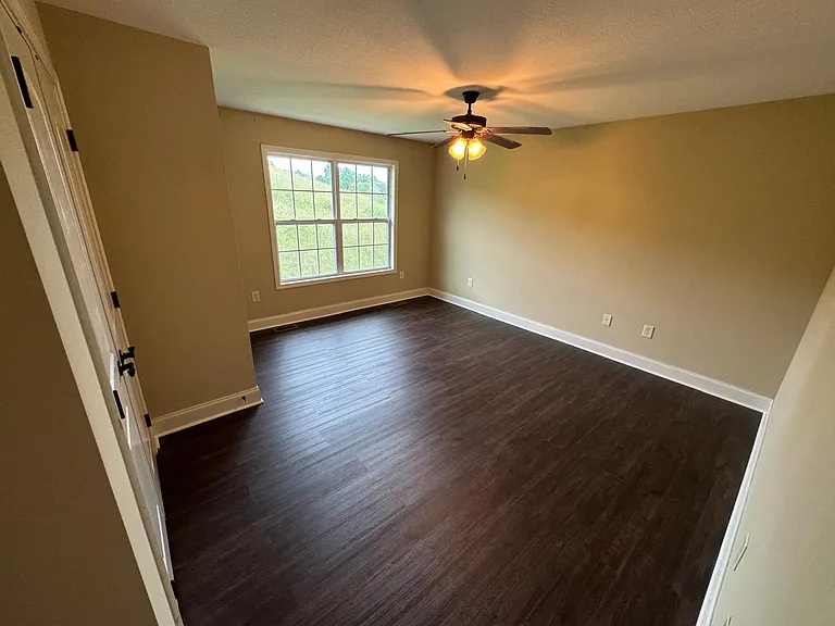 610 Grays Pointe Ct — Photo 24
