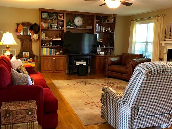 4th image of 101 Chinquapin Ln