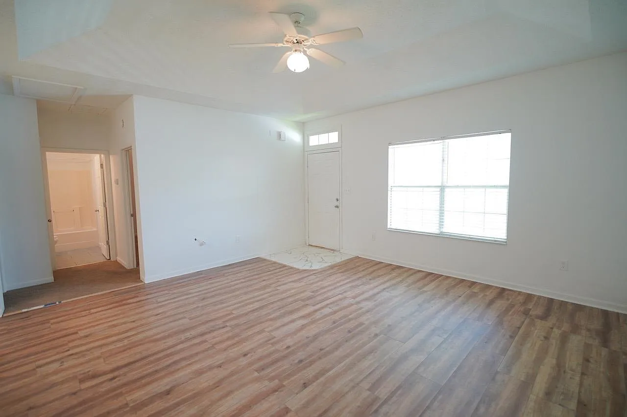 3 bed, 1242 sqft, $1,500 — Photo 3