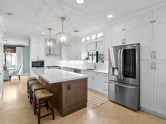 3rd image of 72 NW Chaucer Lane