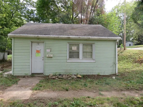 105 S Hedges St, Sugar Creek, MO 64054