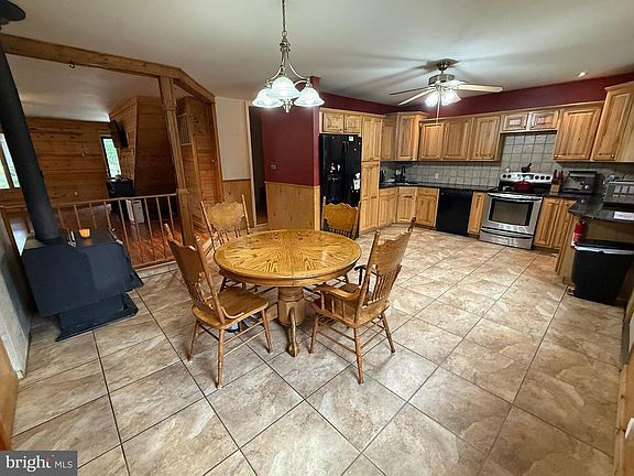 3rd image of 1243 Garry Ave