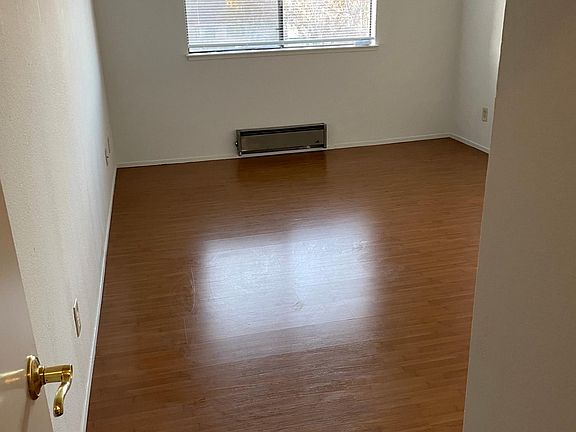 5th image of 2031 Market Ave APT 136
