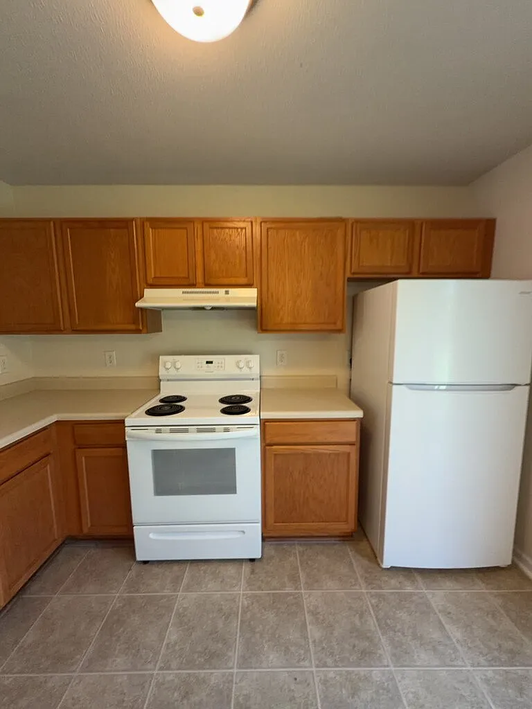 3 bed, 2.0 bath, 1066 sqft, $1,400 — Photo 4
