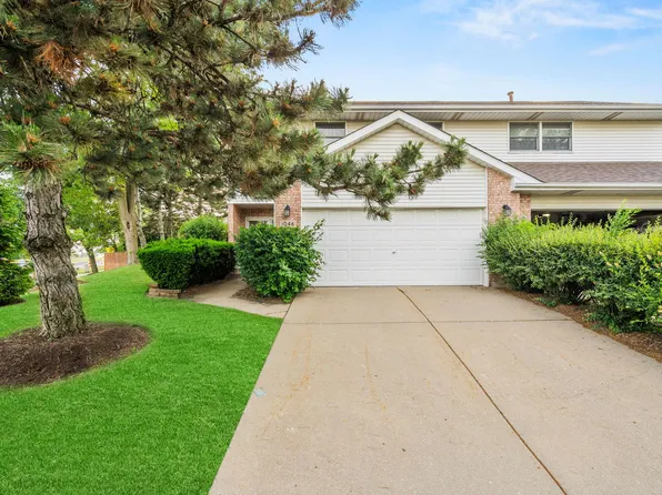 1046 Pinewood Dr, Downers Grove, IL 60516