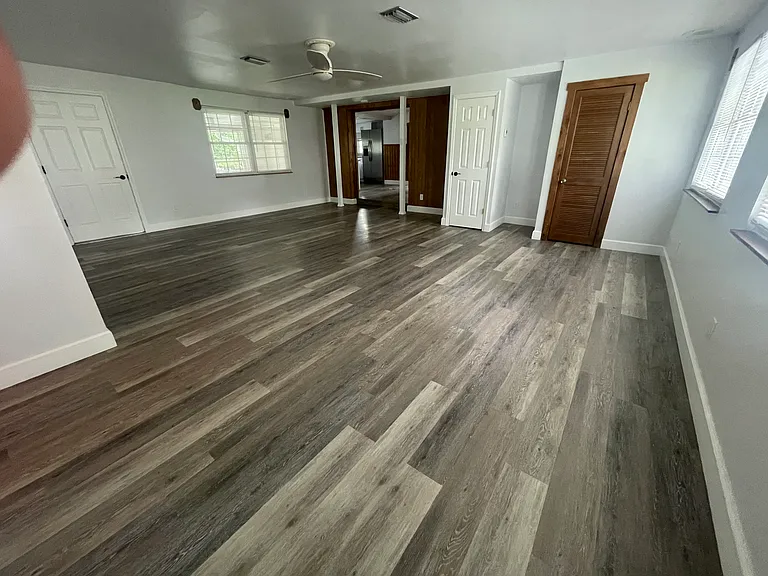 1085 S Lake Ave — Photo 16