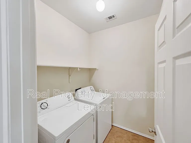 3211 Roundtree Ln — Photo 20