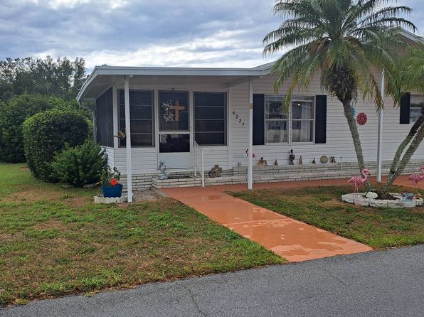 6227 Red Feather Dr, Zephyrhills, FL 33542