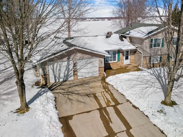 8960 Trista Ln, Saint Bonifacius, MN 55375