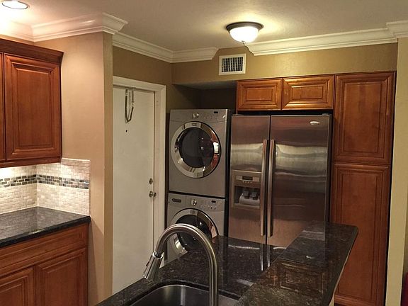 5th image of 560 SE 2nd Ave APT H22