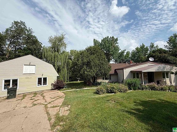 3rd image of 5301 Hamilton Blvd