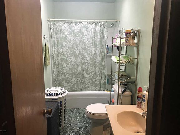 3rd image of 506 Guiberteau St