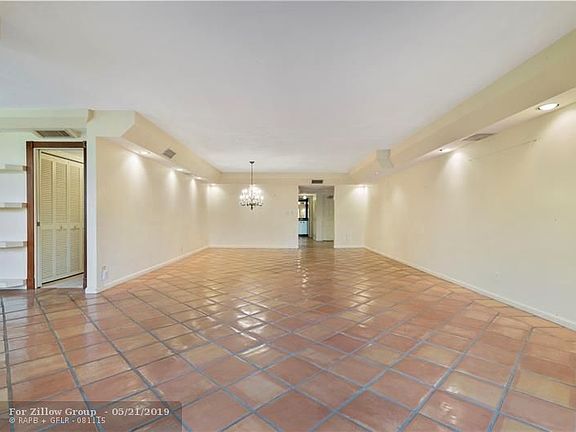 5th image of 3960 Oaks Clubhouse Dr APT 306