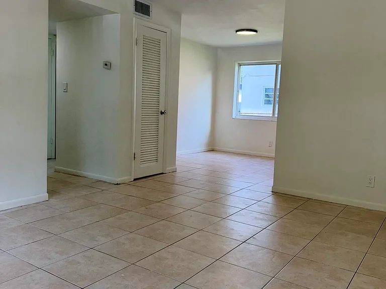 5210 SW 90th Way #2 — Photo 3