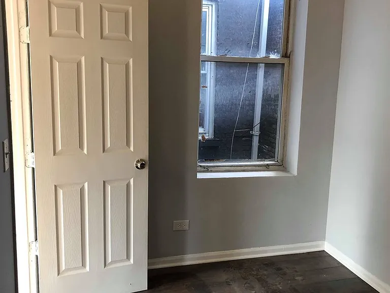 2917 W Cermak Rd — Photo 23