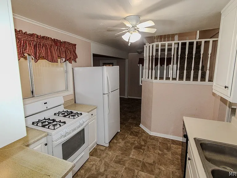 870 Ash Ln — Photo 8
