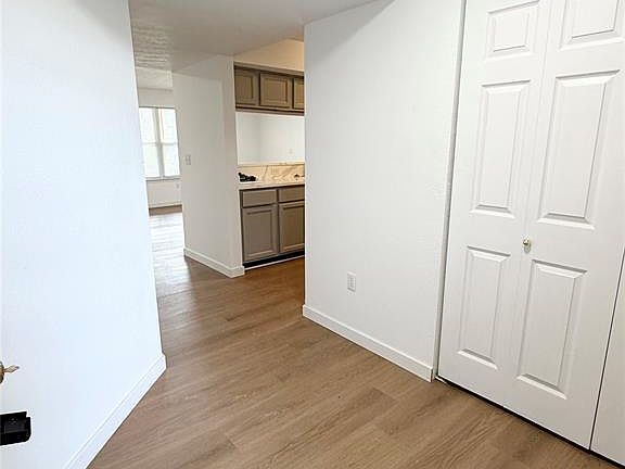 2nd image of 1421 Heatherwood Ln