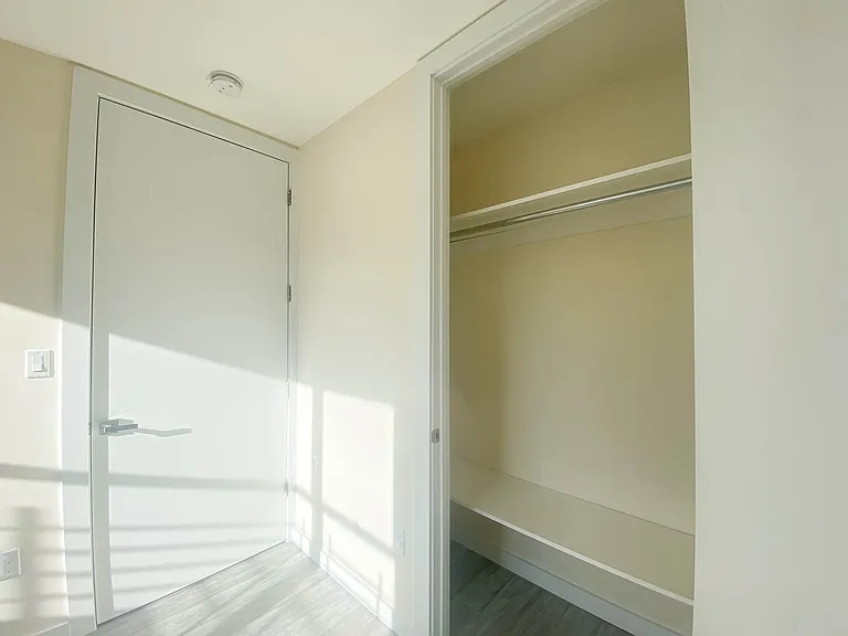 571 E 19th St #Penthouse 2 — Photo 6