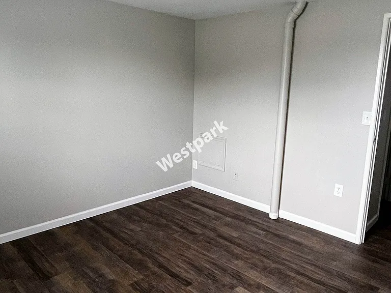 65-36 North St — Photo 8