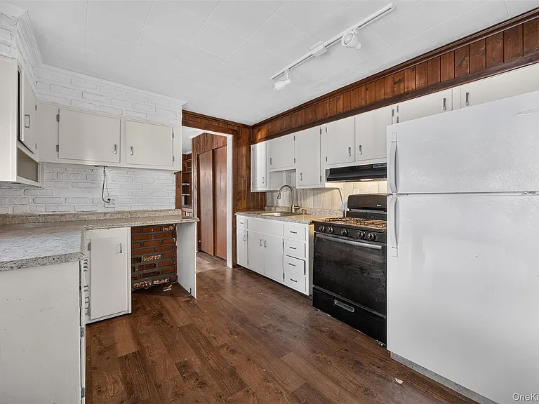 10 Washington Ave #3 — Photo 15