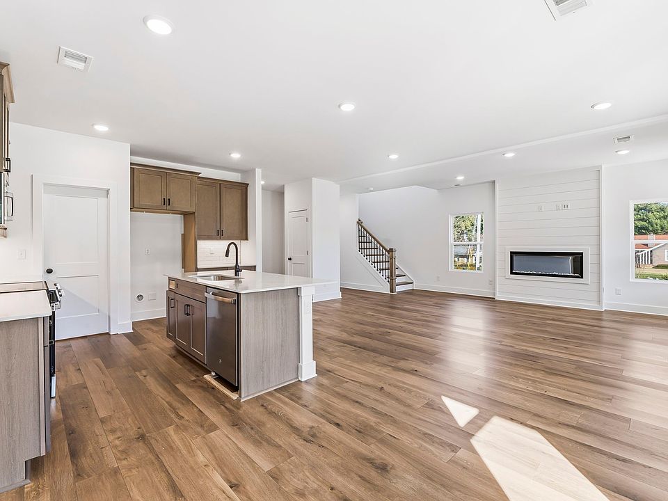 1st image of 914 Watercourse Ct Lot 6