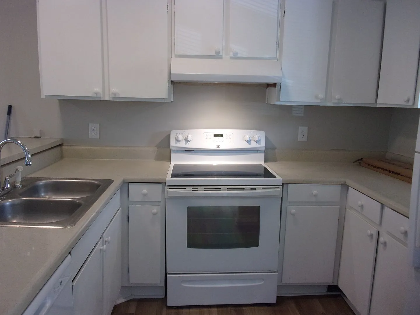 2 Bedroom 2 Bath Upstairs Condo in Eagles Place — Photo 3