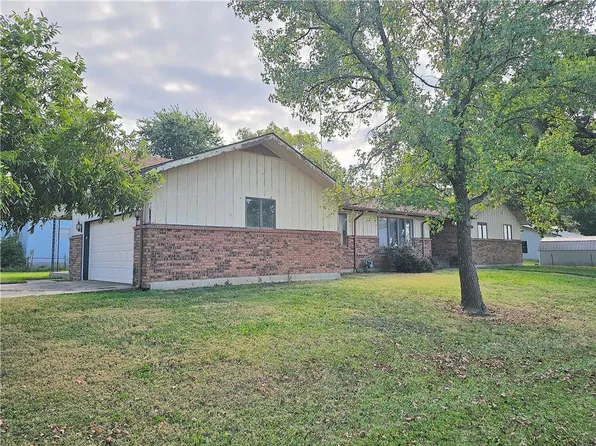 501 Pine St, Colony, KS 66015