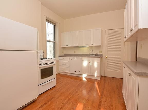 3rd image of 3748 N Lakewood Ave