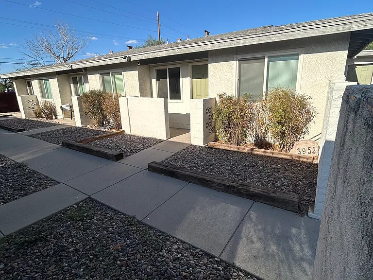 3953 N Palm Grove Dr #1 — Photo 2